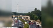 Przyczepka oderwała się od samochodu na autostradzie. O krok od tragedii na Węgrzech.