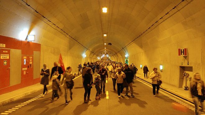 To jedyny taki tunel drogowy w Polsce. Jak powstał i gdzie znajdziemy podobne konstrukcje?