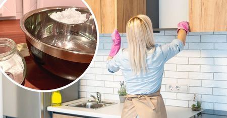 4 łyżeczki tego produktu i woda. Prosta mikstura dokładnie zmywa tłuszcz z szafek w kuchni