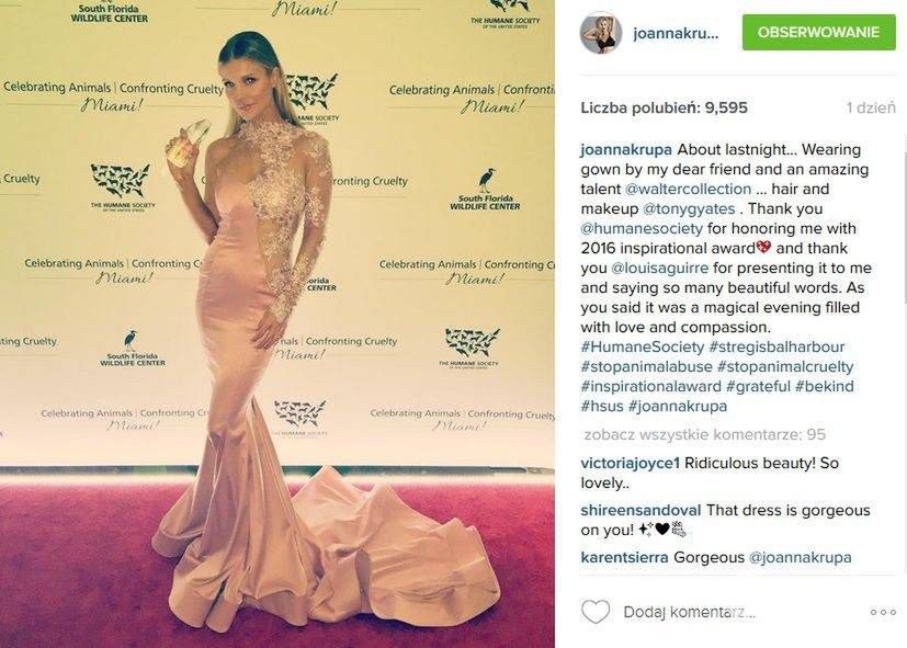 Joanna Krupa w sukni projektu Waltera Mendeza (fot. Instagram)