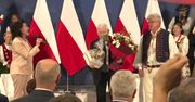 Powrót “Łubudubu”. Śpiewy na cześć prezesa PiS i pochwalne “pytania z kartki” na wiecu w Nowym Targu