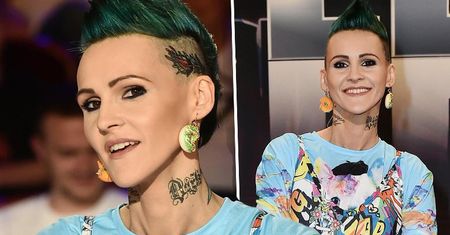 Tak teraz wygląda Agnieszka Chylińska. Nowa fryzura, tatuaż na głowie, i TA stylizacja… Nowe zdjęcia wprawiają w osłupienie!