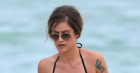 "X Factor": Katie Waissel wypoczywa na plaży