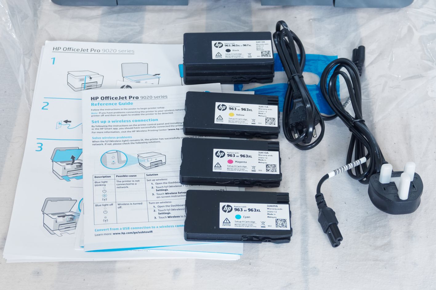 Instrukcje, tusze i przewody dołączone do urządzenia 