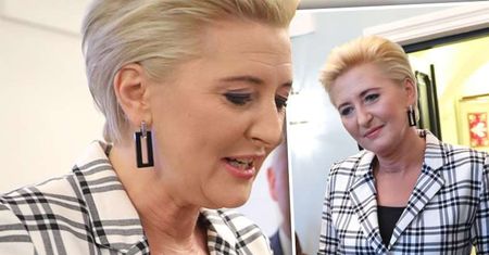 Coraz szczuplejsza Agata Duda szalała na spotkaniu z dziećmi. Nudną stylizację ożywiła odlotową marynarką!
