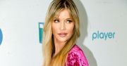 Joanna Krupa z dekoltem po pępek. Róż, welur i niebotycznie wysokie obcasy