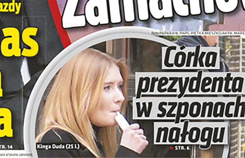 Kinga Duda przyłapana z papierosem