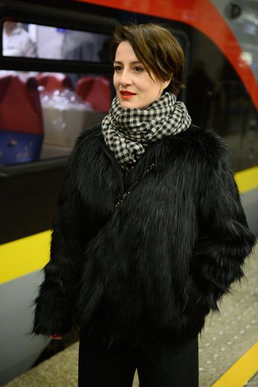 Maja Ostaszewska w drodze na premierę filmu "Powidoki"