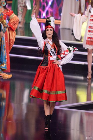 Ewa Mielnicka w stroju narodowym - Miss Supranational 2016