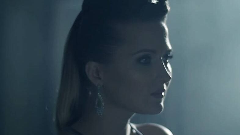 Gosia Andrzejewicz, teledysk Ciszej, album Film
Fotografia: screen z YouTube.com