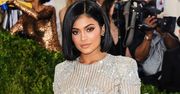 Kylie Jenner po raz pierwszy na MET Gala 2016. Jej kreacja przysporzyła jej sporo bólu