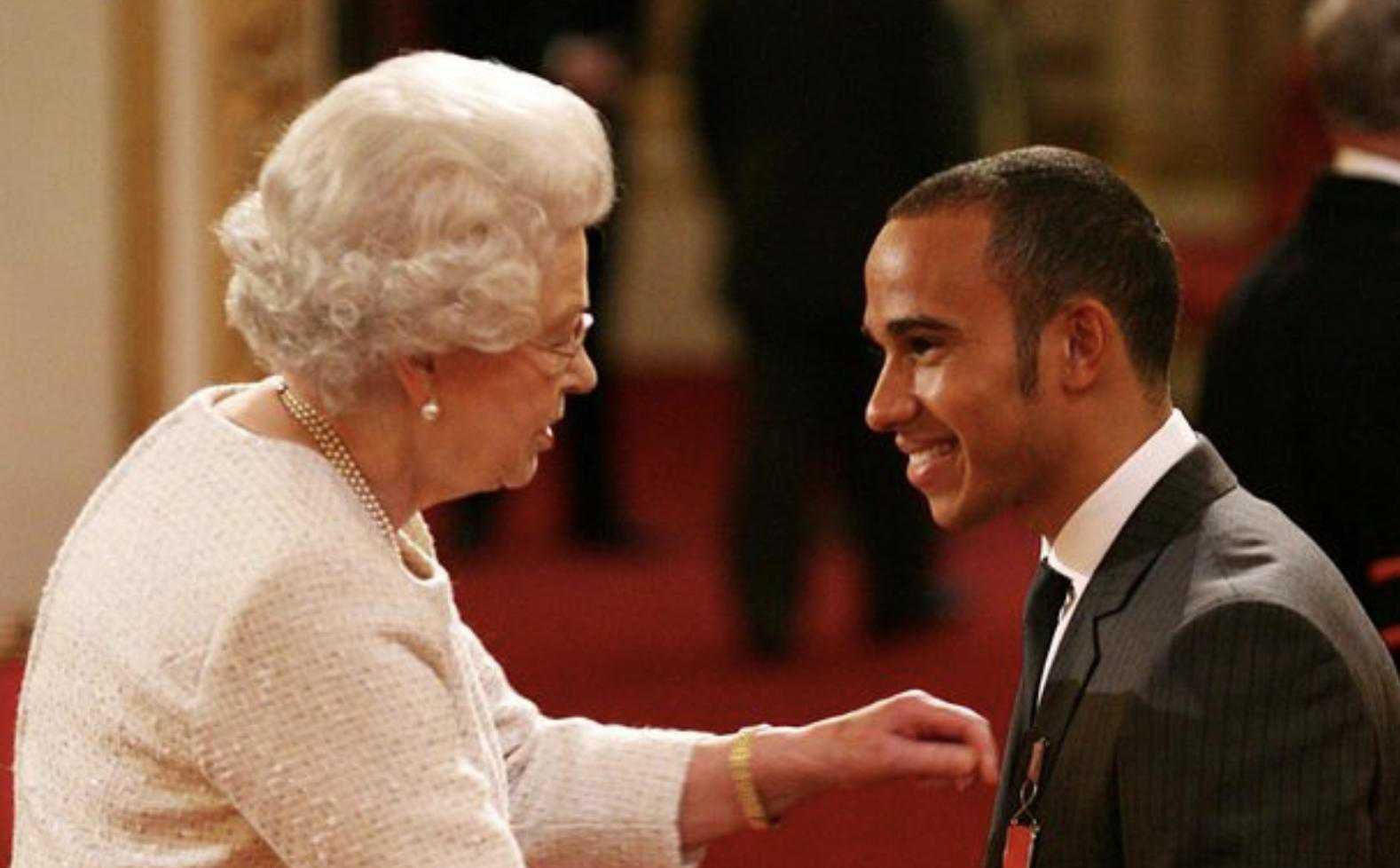 Lewis Hamilton i królowa Elżbieta II