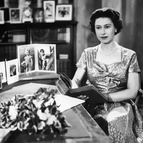 Królowa Elżbieta II - pierwsze świąteczne orędzie w telewizji