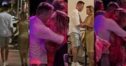Joanna Racewicz imprezuje w klubie z przyjacielem. Czułości i pocałunki pary na celowniku paprazzi