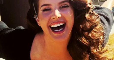 Lana Del Rey zaręczyła się. Jej narzeczony wygląda jak z plakatu. Ale ciacho!