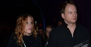 Maciej Stuhr po raz pierwszy na salonach z nową partnerką. Katarzyna przyszła o kulach... [zdjęcia]