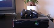 Odchudzony Xbox wygrywa z &quot;chudzielcami&quot; Sony, ale nie z obniżkami cen