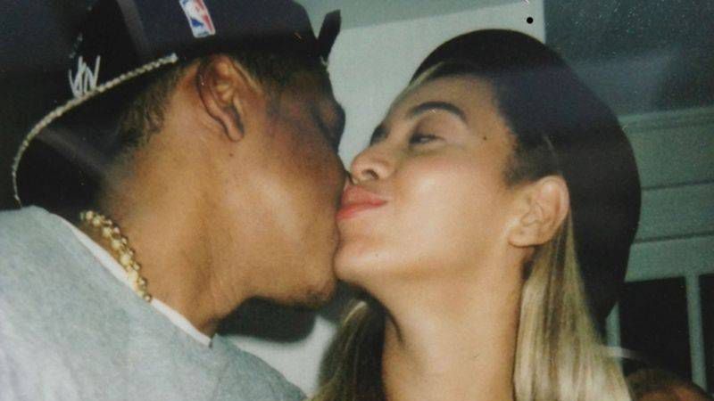 10.JUNE.2013

BEYONCE AND JAY-Z IN THIS GREAT CELEBRITY TWITTER PICTURE!

BYLINE MUST READ : SUPPLIED BY XPOSUREPHOTOS.COM

*XPOSURE PHOTOS DOES NOT CLAIM ANY COPYRIGHT OR LICENSE IN THE ATTACHED MATERIAL. ANY DOWNLOADING FEES CHARGED BY XPOSURE ARE FOR XPOSURE'S SERVICES ONLY, AND DO NOT, NOR ARE THEY INTENDED TO, CONVEY TO THE USER ANY COPYRIGHT OR LICENSE IN THE MATERIAL. BY PUBLISHING THIS MATERIAL , THE USER EXPRESSLY AGREES TO INDEMNIFY AND TO HOLD XPOSURE HARMLESS FROM ANY CLAIMS, DEMANDS, OR CAUSES OF ACTION ARISING OUT OF OR CONNECTED IN ANY WAY WITH USER'S PUBLICATION OF THE MATERIAL*

**UK CLIENTS MUST CALL PRIOR TO TV OR ONLINE USAGE PLEASE TELEPHONE 44 208 370 0291**