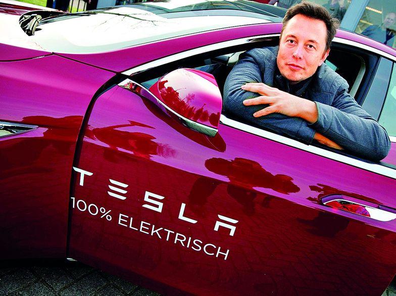 Prezes Tesli Elon Musk obiecuje klientom tanie samochody elektryczne