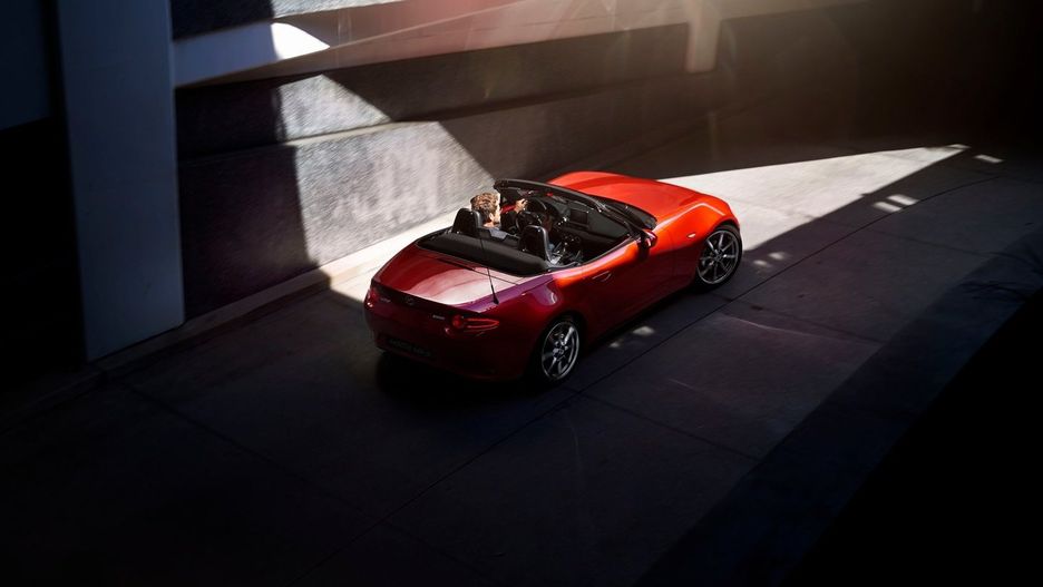 Do niszczarki pójdzie nawet taki piękny roadster.