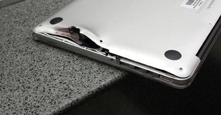 Żyje, bo kula trafiła w laptop