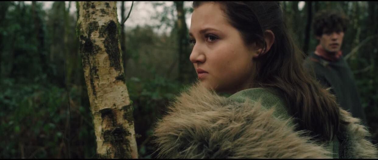 Mia McKenna-Bruce w serialu "The Rebels" 