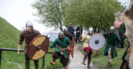 "Szczególnie znaczące jest załamanie zaufania". Czyli dlaczego ludzie chcą wierzyć w Imperium Lechickie