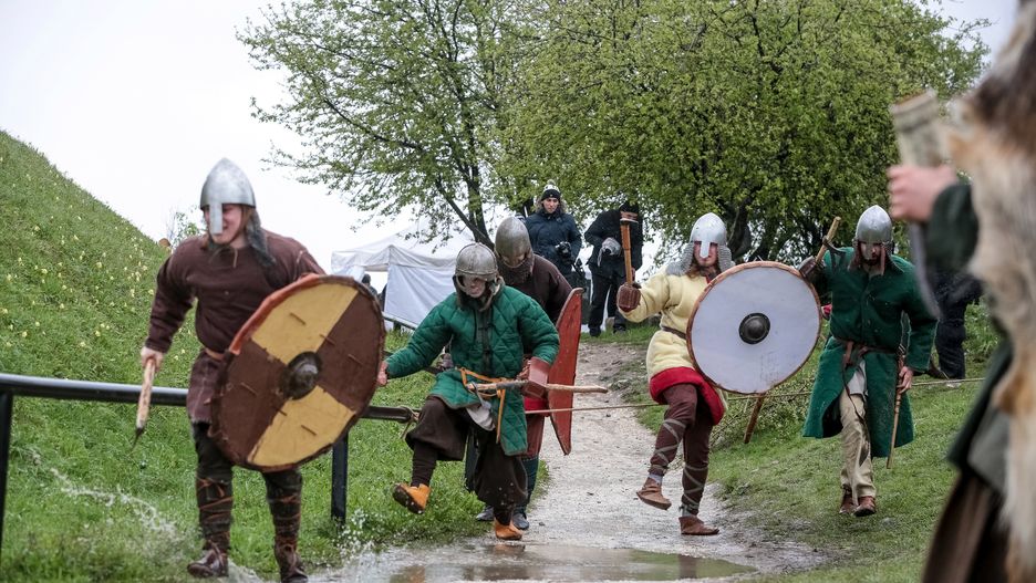 Piknik Słowiański na kopcu Krakusa w Krakowie. Celebrować historię można na różne sposoby.