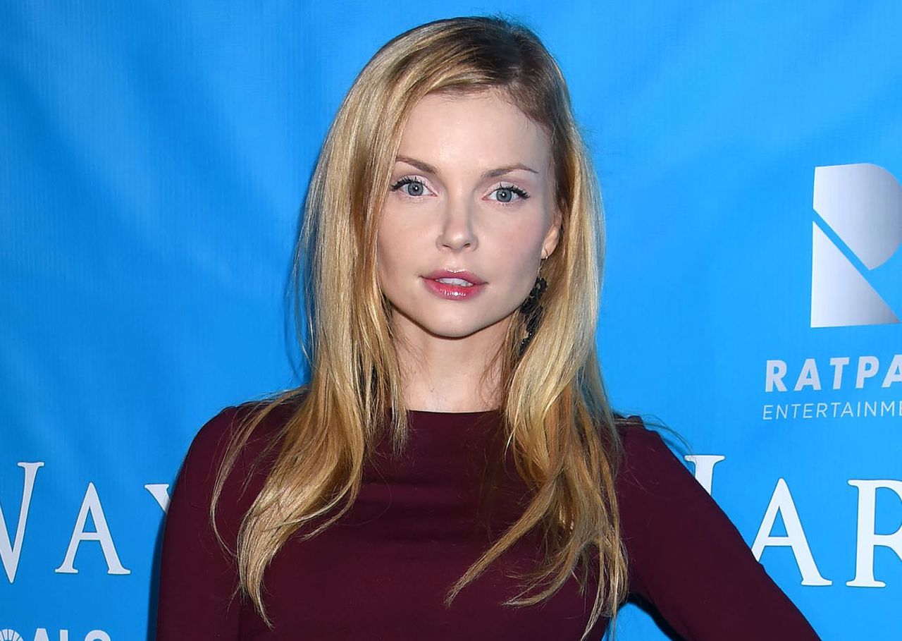 Iza Miko publikuje zdjęcie i odnosi się do strzelaniny w Las Vegas. "Może zabójca chciał się zabawić w Boga?"