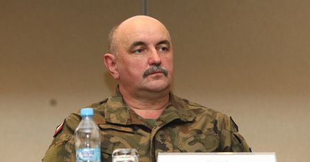 Koronawirus w Polsce. MON: gen. Jarosław Mika jest już zdrowy