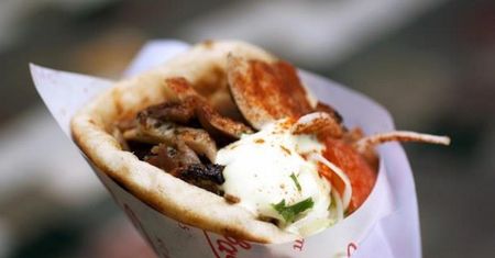 Zobacz, jak wygląda kebab w 17 różnych miastach świata. Nie myślałam, że różnice będą aż tak spore!