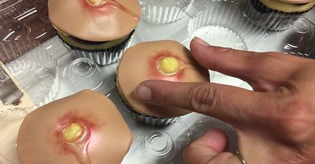 Cukiernia przyrządziła odrażające babeczki. Od kiedy je zobaczyłam, nie mam już ochoty na słodycze!