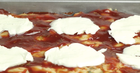 Kiedy zobaczyłam tą pyszną pizzę makaronową, to od razu zgłodniałam... Mmm, niebo w gębie!