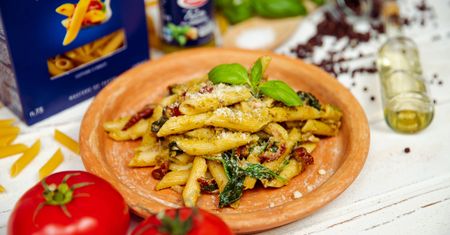 Penne rigate z zielonym pesto