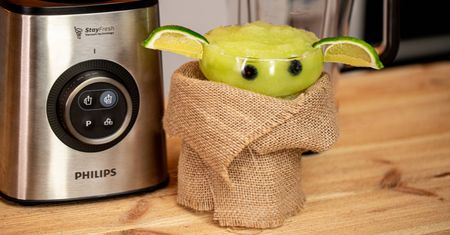 Baby Yoda moctail - koktajl bezalkoholowy idealny na karnawał