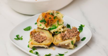 Pieczone ziemniaki z pulpetem