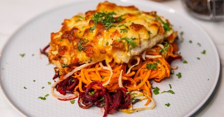 Filet z kurczaka na zoodlowanych warzywach