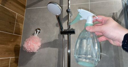 Jak wyczyścić słuchawkę prysznicową? Ten trik podbija sieć!