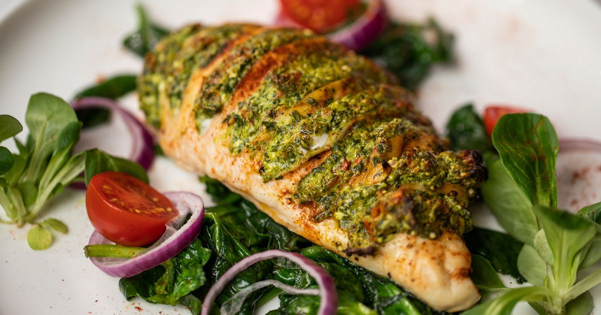 Filet z kurczaka á la hasselback. Nadziewana szpinakiem, suszonymi pomidorami i serem feta!