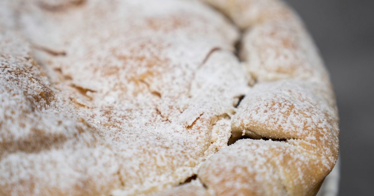 Kruche ciasto z serem. Przepis, składniki, czas pieczenia. Smakuje jak z najlepszej cukierni