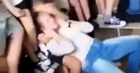 Małopolskie. Dziecko biło i dusiło koleżankę. Policja: To było MMA