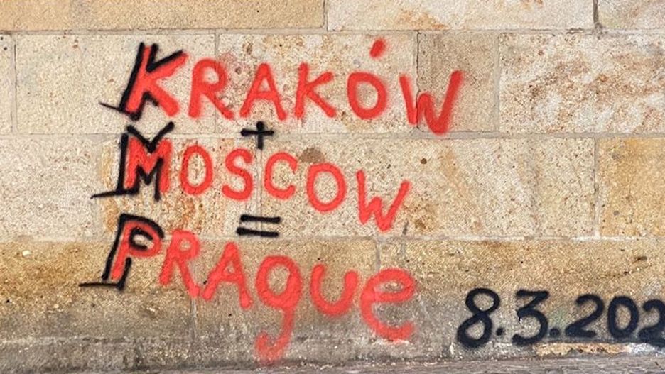 Niewykluczone, że za wykonanie napisu odpowiedzialni mogą być Polacy