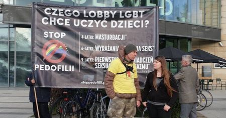 Przeciwnicy edukacji seksualnej wykorzystują film Sekielskich