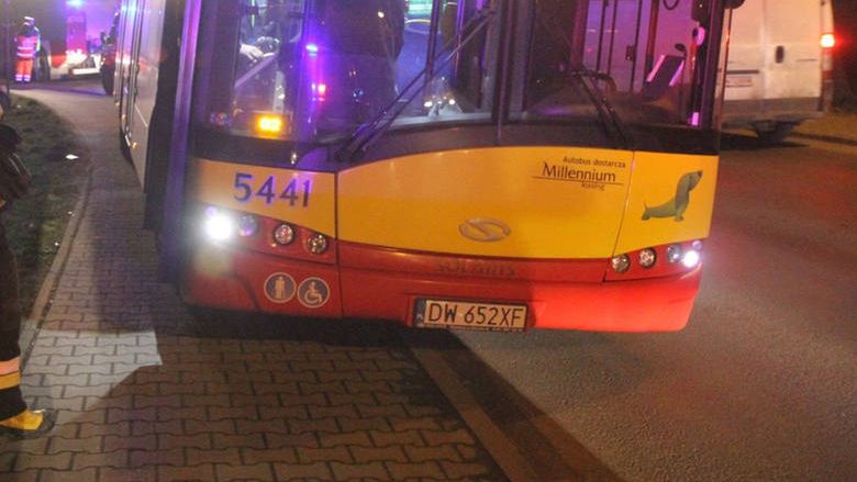 W wyniku zderzenia rowerzystki z autobusem MPK nikt nie ucierpiał. Kobieta przechodzi szczegółowe badania w szpitalu.