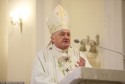 Kard. Nycz: należy szanować obowiązującą konstytucję