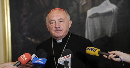 Jest stanowisko warszawskich biskupów ws. karty LGBT+. "Jest sprzeczna z konstytucyjnym prawem rodziców"
