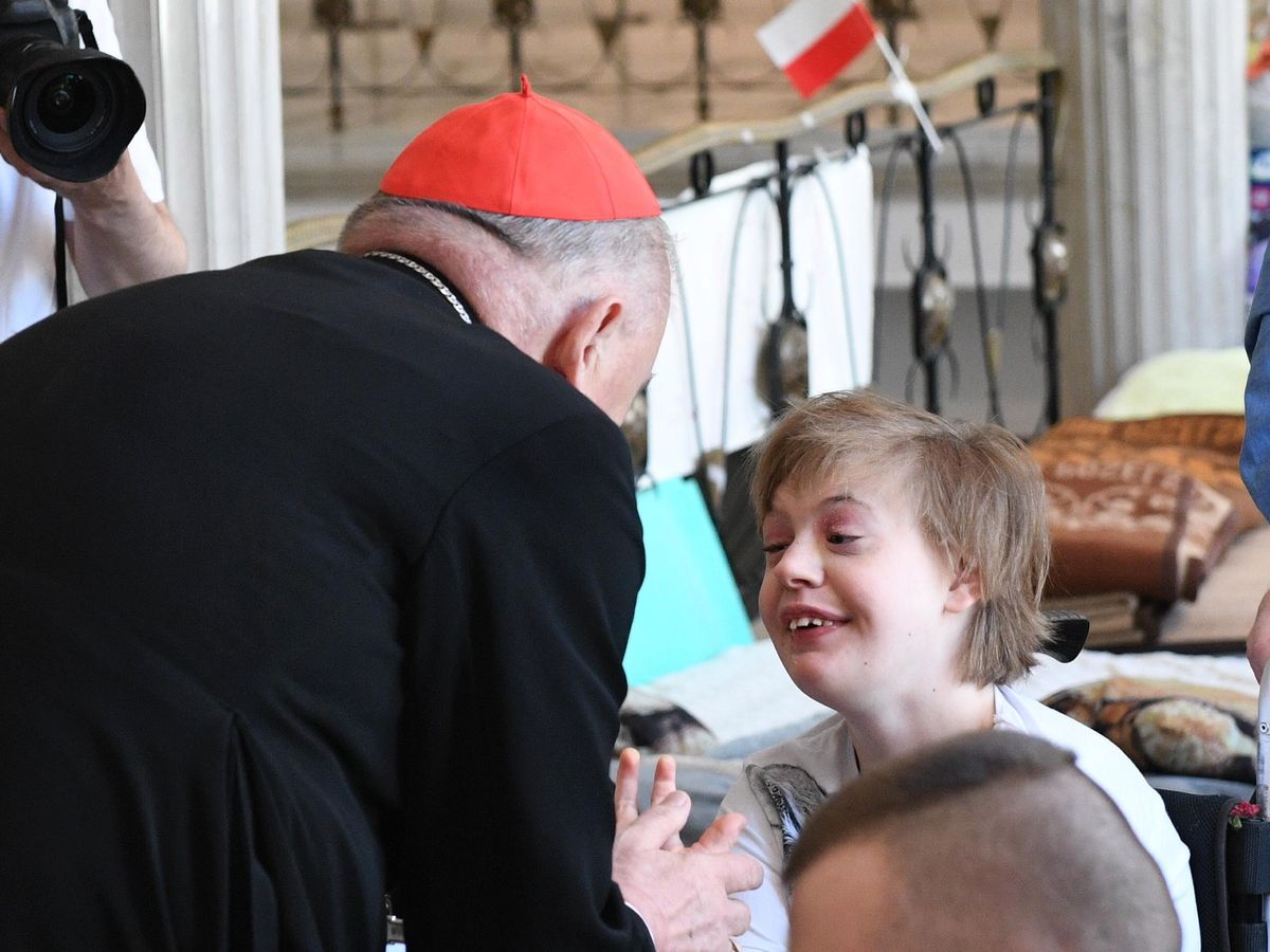 Kardynał Nycz odwiedził niepełnosprawnych w Sejmie. To 25 dzień ich protestu