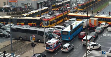 Warszawski Tetris. Rozmawialiśmy z kierowcą, który stał w jego środku