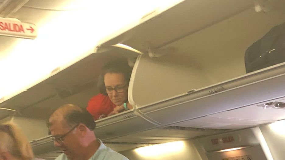 Pasażerka prosiła obsługę linii lotniczych o wyjaśnienia