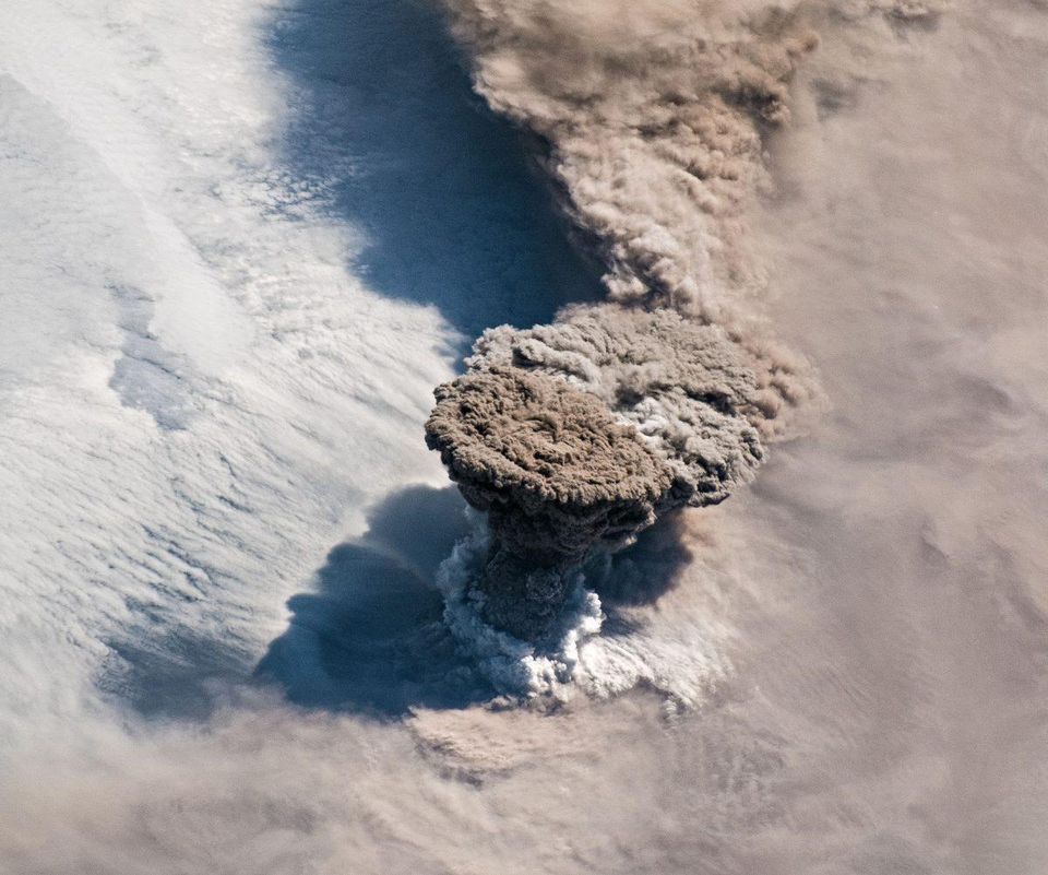 Wybuchł Rajkioke - uśpiony od 100 lat wulkan. NASA zrobiła zjawisko zdjęcie